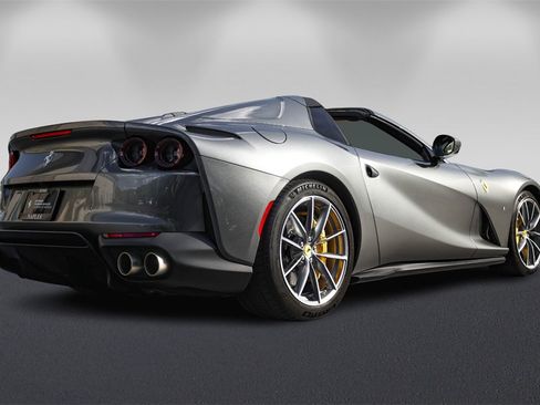 Certified 2022 Ferrari 812 GTS Base image 3