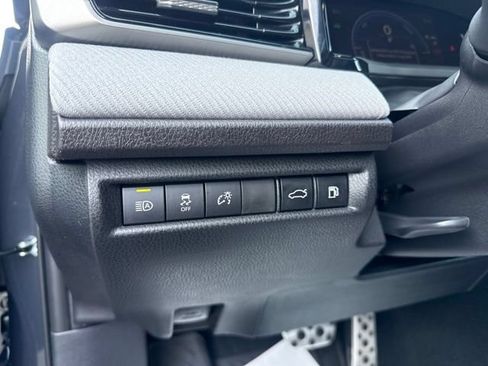 Used 2025 Toyota Camry SE FWD image 26