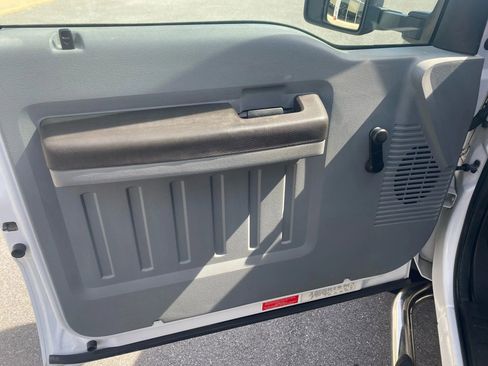 Used 2011 Ford F450 XL w/ Trailer Tow Pkg image 9