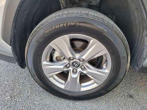 Used 2025 Toyota RAV4 XLE FWD image 15