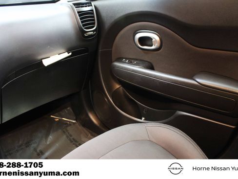 Used 2015 Kia Soul FWD image 11