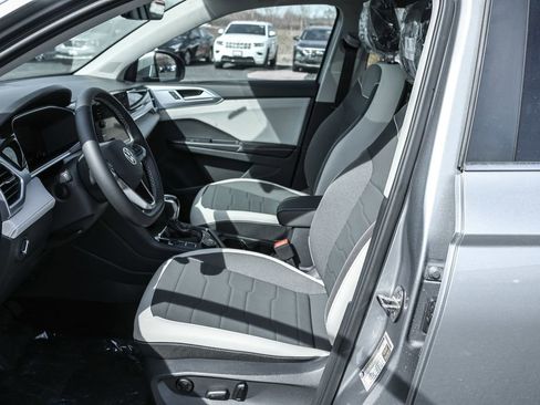New 2025 Volkswagen Taos SE image 5