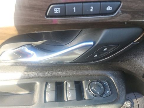 Used 2019 GMC Terrain Denali w/ Advanced Safety Package image 8