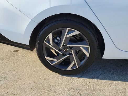 Used 2025 Hyundai Elantra Sport FWD image 7