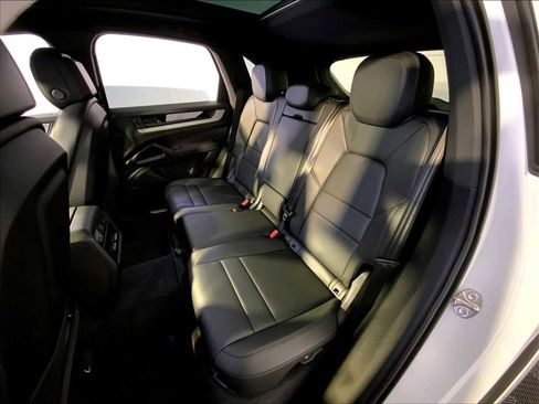 Certified 2025 Porsche Cayenne image 24
