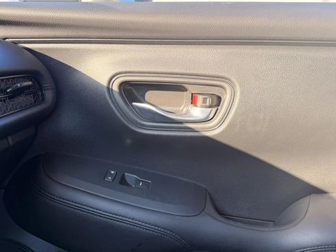 Used 2025 Honda HR-V LX image 24