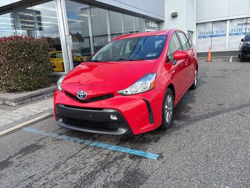 Used 2017 Toyota Prius V Two image 3