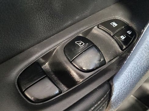 Used 2017 Nissan Rogue SV image 27