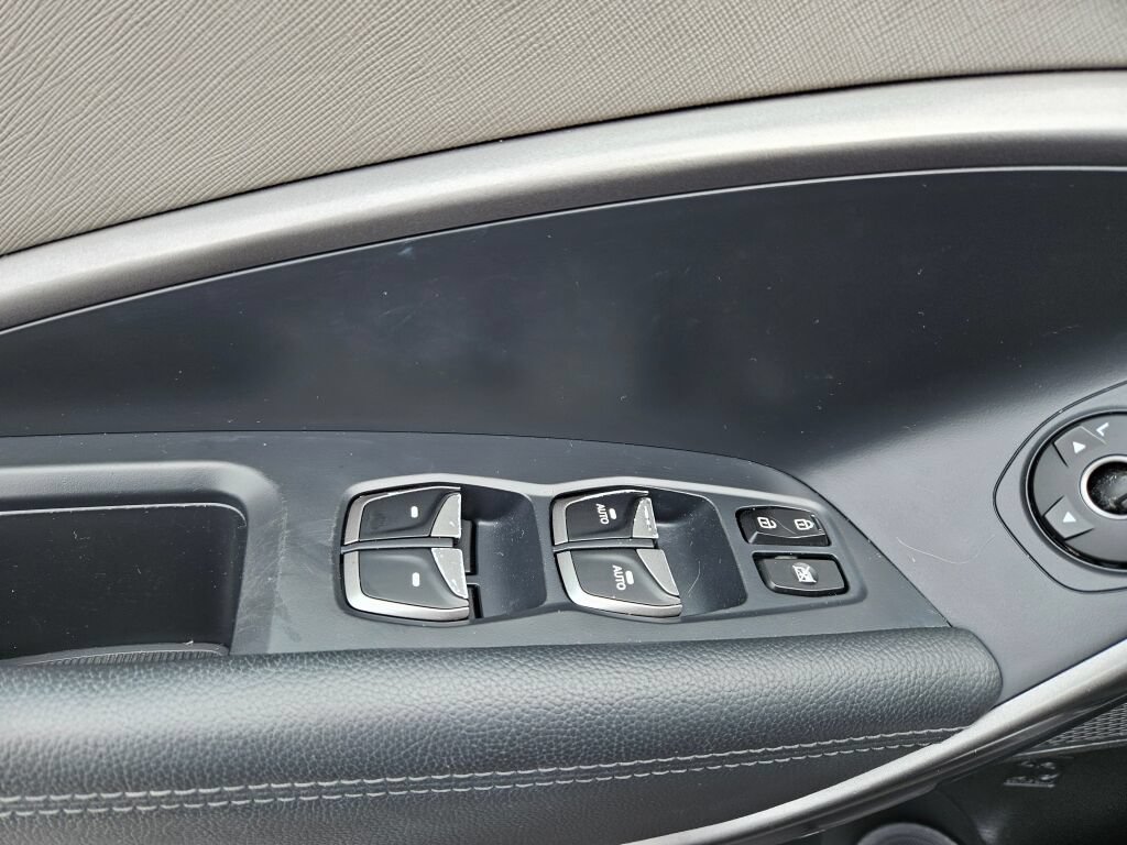 Used 2017 Hyundai Santa Fe Sport w/ 2.0T Ultimate Tech Package 05 AWD/4WD image 20