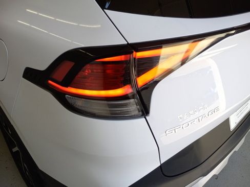 Certified 2024 Kia Sportage EX FWD image 9