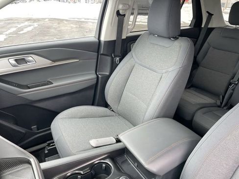 Used 2025 Ford Explorer Active image 25