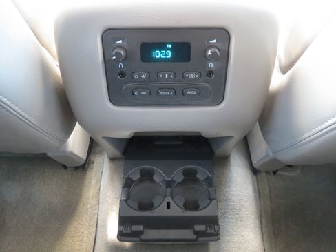 Used 2004 Chevrolet Tahoe LT w/ LT Preferred Equipment Group RWD image 25