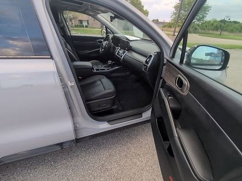 Used 2023 Kia Sorento EX w/ Panoramic Sunroof Package FWD image 3