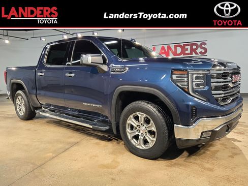Used 2022 GMC Sierra 1500 SLT w/ SLT Convenience Package AWD/4WD image 1