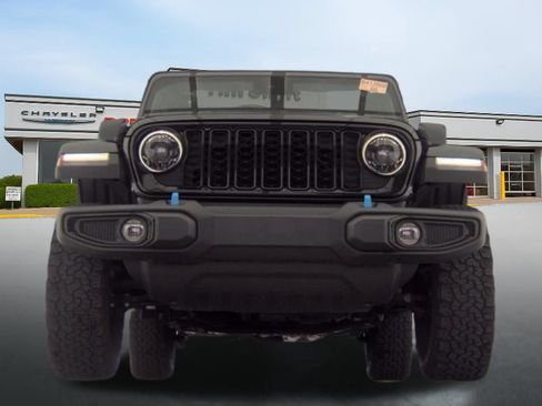 Used 2024 Jeep Wrangler Unlimited AWD/4WD image 2