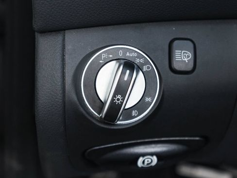 Used 2011 Mercedes-Benz SL 63 AMG image 32