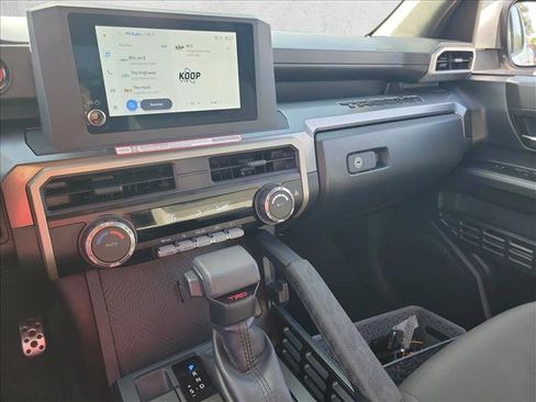 Used 2025 Toyota Tacoma TRD Sport AWD/4WD image 18