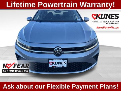 Used 2025 Volkswagen Jetta SE image 10