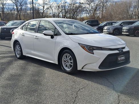 Used 2022 Toyota Corolla LE image 4