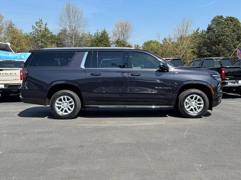 New 2026 Chevrolet Suburban LS RWD image 2