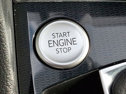 Used 2025 Volkswagen Taos SE image 22