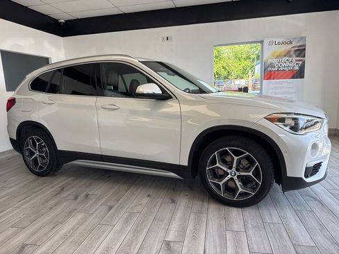 Used 2018 BMW X1 xDrive28i w/ Convenience Package AWD/4WD image 3