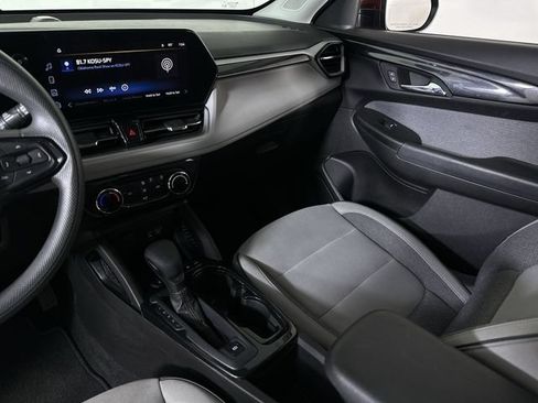 Used 2025 Chevrolet TrailBlazer LT AWD/4WD image 36