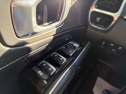 Certified 2023 Kia Sorento SX image 16