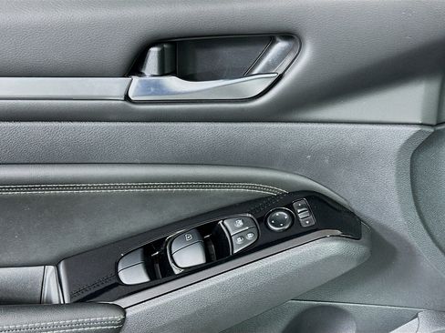 Used 2023 Nissan Altima 2.5 SV w/ SV Premium Package image 15