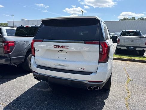 Used 2025 GMC Yukon AT4 AWD/4WD image 18