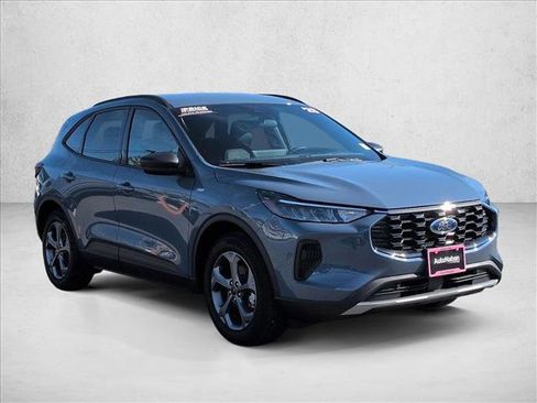 Used 2025 Ford Escape ST-Line w/ Equipment Group 301A image 3