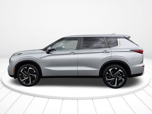 Used 2024 Mitsubishi Outlander SE FWD image 6