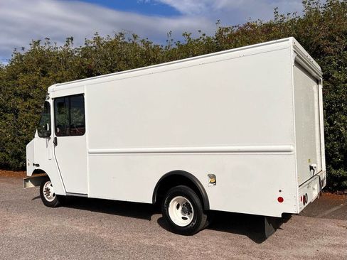 Used 2014 Ford E-350 and Econoline 350 Super Duty w/ A/C Prep Package image 5
