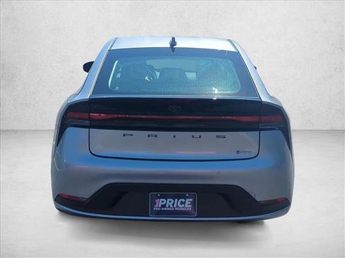 Used 2025 Toyota Prius LE image 6