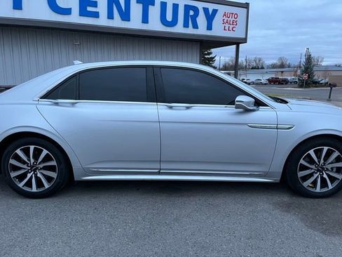 Used 2018 Lincoln Continental Premiere image 12