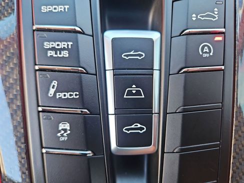 Used 2015 Porsche 911 Turbo S image 22