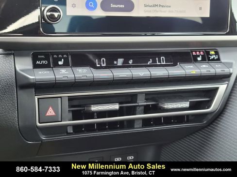 Used 2025 Toyota Camry SE image 22