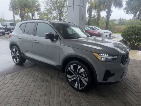 Used 2026 Volvo XC40 B5 Ultra image 2