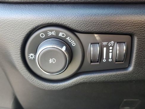 New 2026 Chrysler Pacifica Select image 23