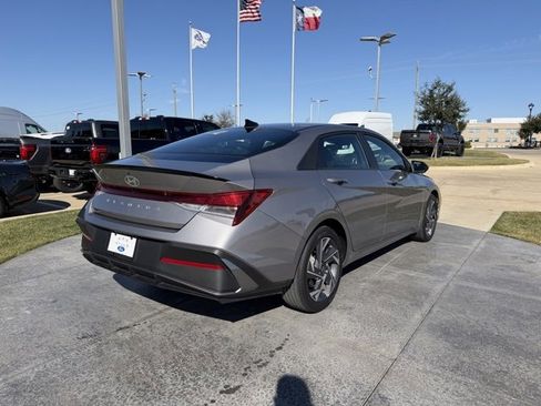 Used 2025 Hyundai Elantra Sport image 6