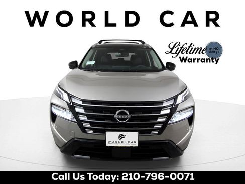 Used 2025 Nissan Rogue Platinum image 2