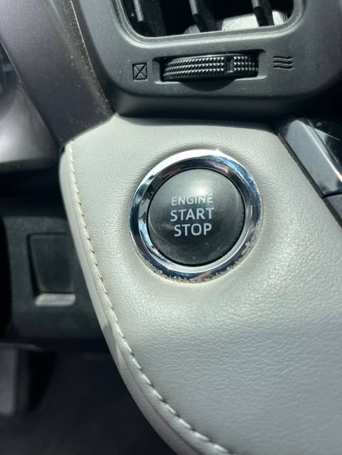 Used 2018 Toyota RAV4 XLE FWD image 19
