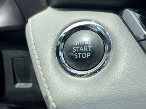 Used 2018 Toyota RAV4 XLE FWD image 19