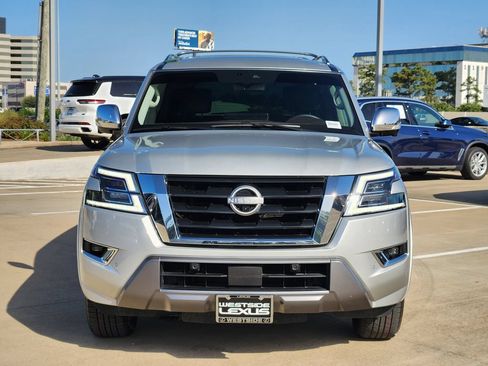 Used 2022 Nissan Armada Platinum w/ Captain's Chairs Package RWD image 2