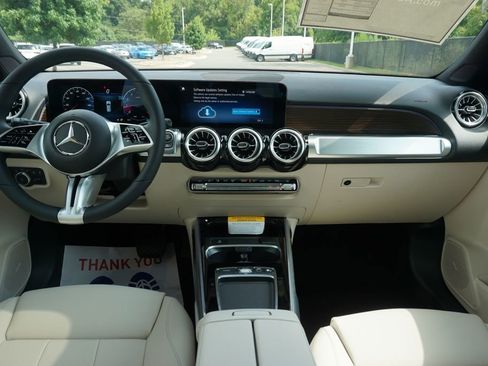 New 2025 Mercedes-Benz GLB 250 4MATIC image 17