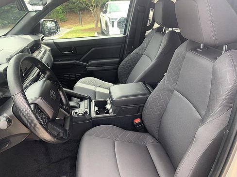 Certified 2025 Toyota Tacoma SR5 AWD/4WD image 10