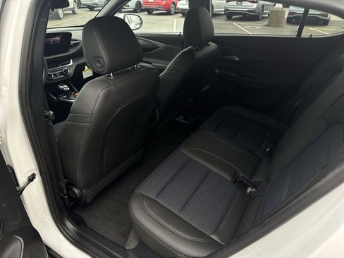 Certified 2025 Buick Envista Preferred w/ Advanced Safety Package image 21