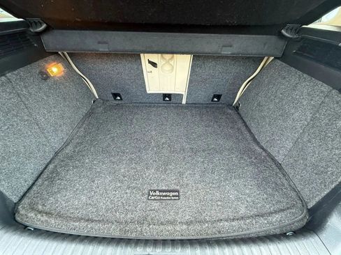 Used 2017 Volkswagen Tiguan S image 11