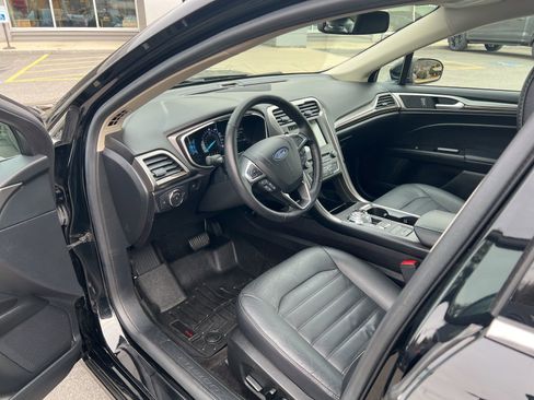 Used 2018 Ford Fusion SE w/ Fusion SE Technology Package image 16