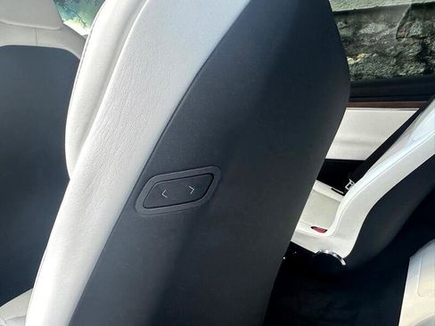 Used 2022 Tesla Model X image 63